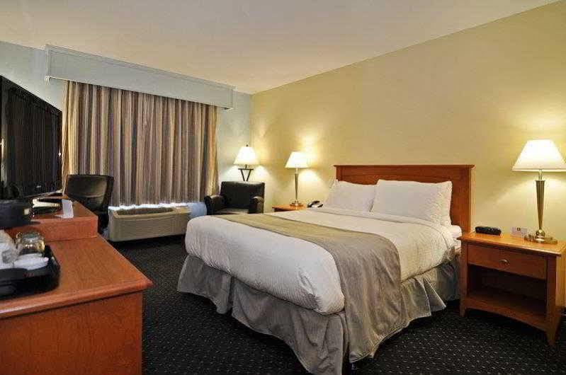 Best Western Plus Woodstock Hotel Conference Centre Extérieur photo